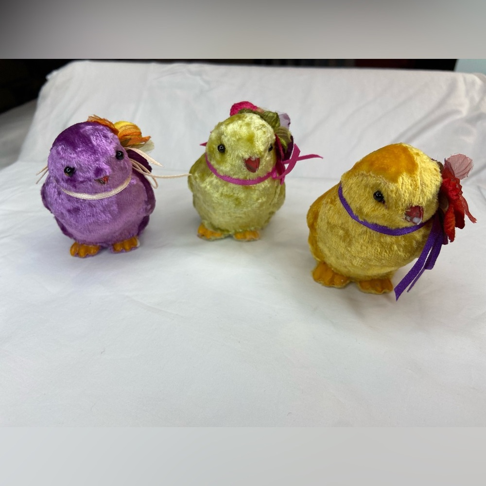 Easter Baby Chick Figurines Pansy Necklace Yellow Green Purple‎ Spring Chickens